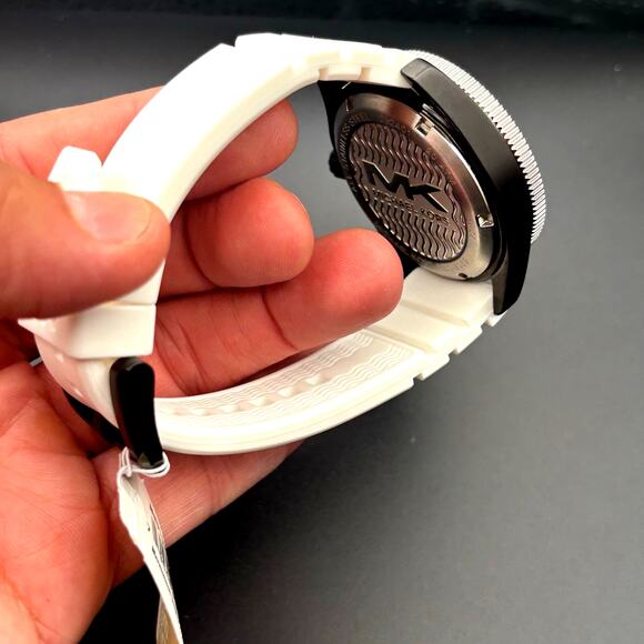 Michael Kors MK9159 Maritime 42mm White Silicone Strap Mens Dive Style Watch NIB - Picture 9 of 17